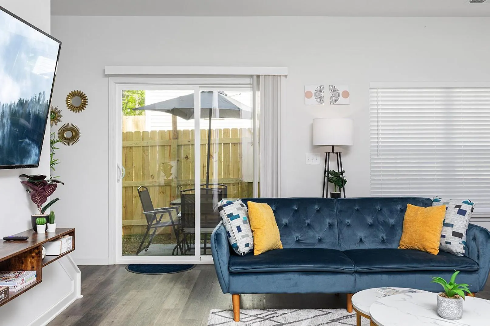 הוילה שרלוט Fresh & Comfy Near Uptown With Hottub & Private Yard