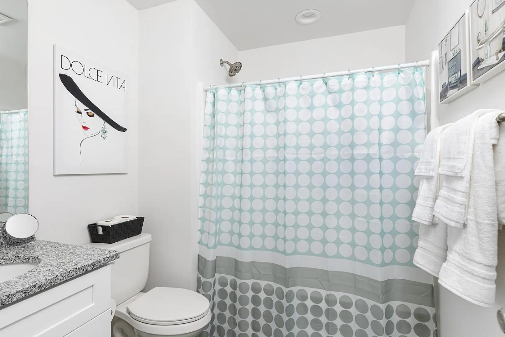 בית נופש הוילה שרלוט Fresh & Comfy Near Uptown With Hottub & Private Yard