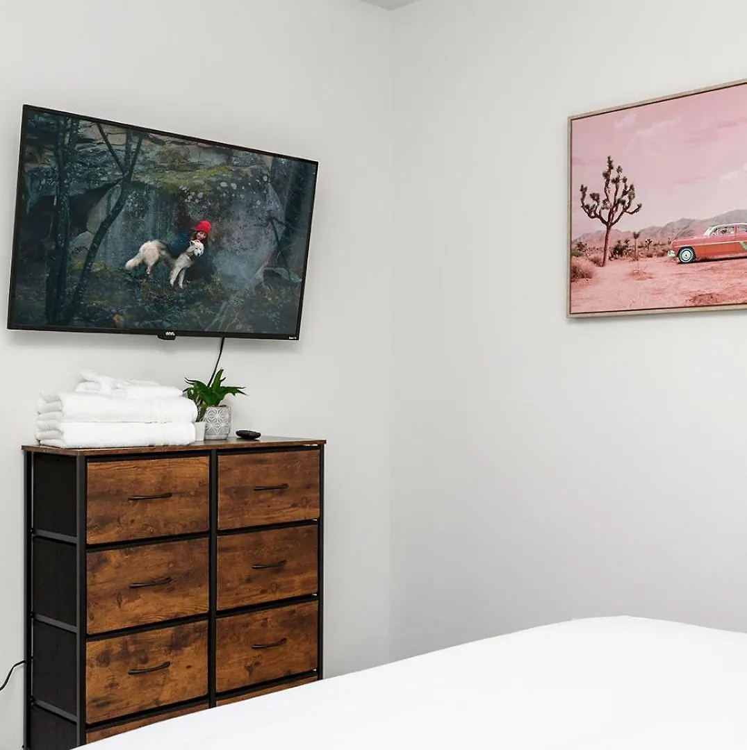 הוילה שרלוט Fresh & Comfy Near Uptown With Hottub & Private Yard 0*,