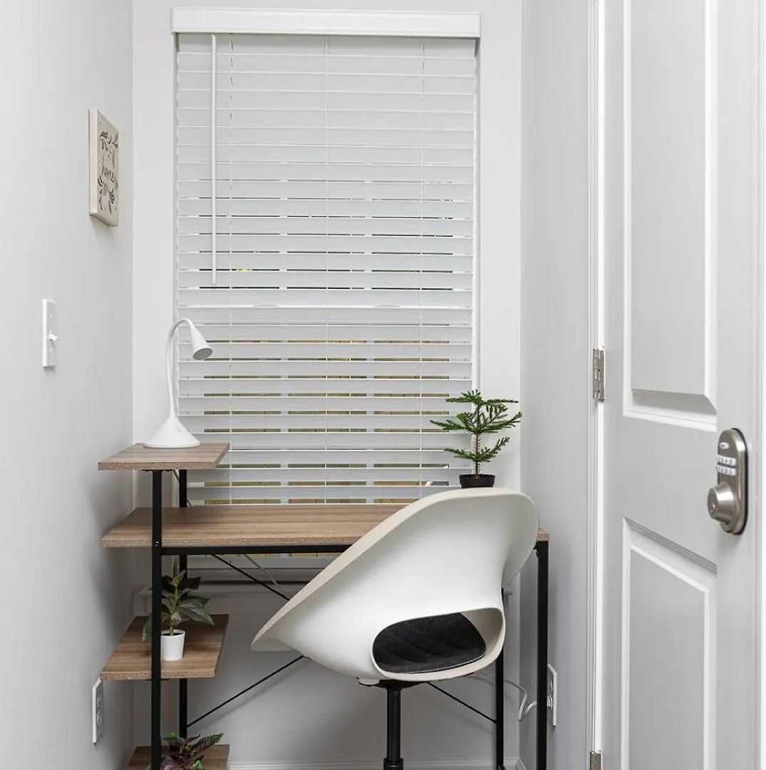 הוילה שרלוט Fresh & Comfy Near Uptown With Hottub & Private Yard בית נופש