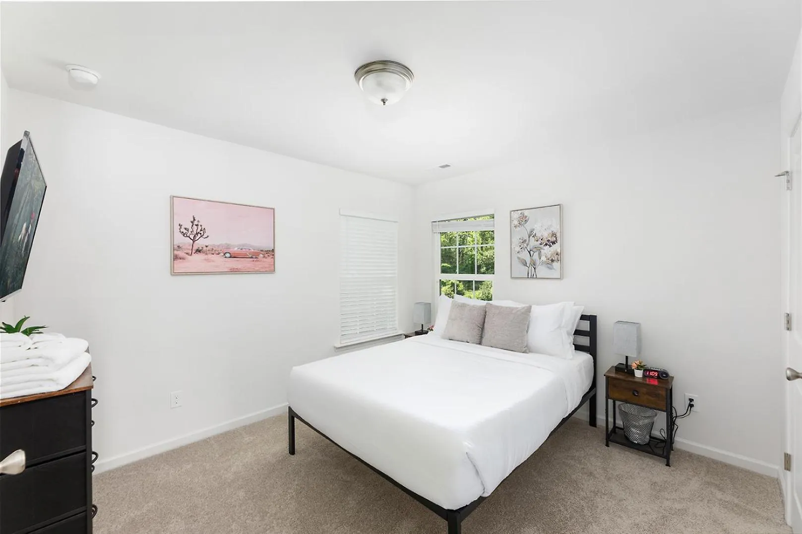 הוילה שרלוט Fresh & Comfy Near Uptown With Hottub & Private Yard בית נופש