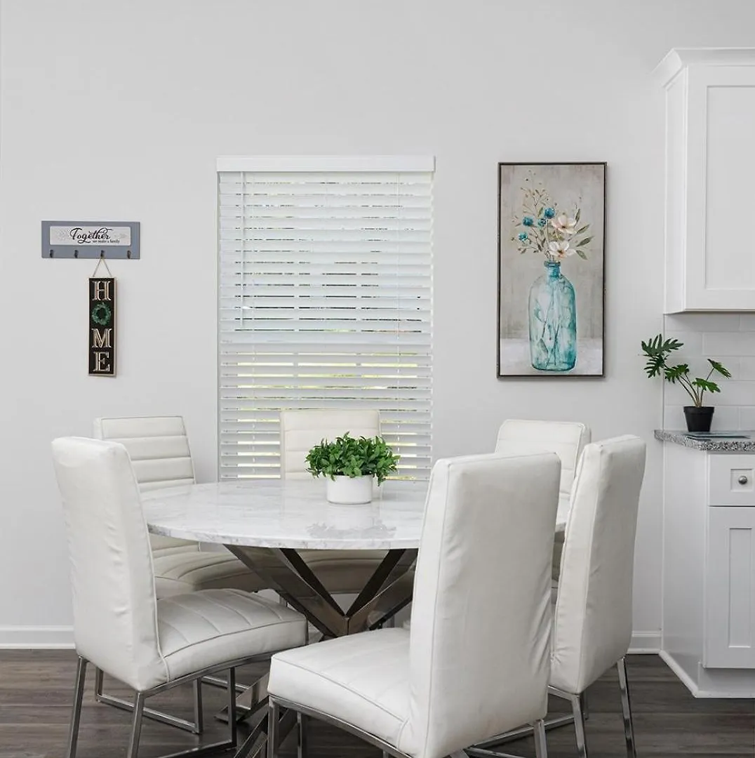 הוילה שרלוט Fresh & Comfy Near Uptown With Hottub & Private Yard 0*,  ארצות הברית